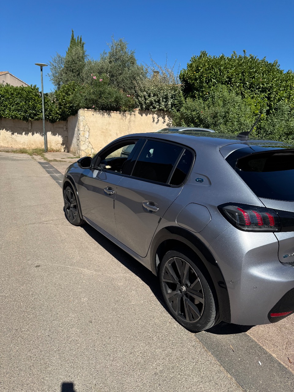 PEUGEOT 208 - Photo 3