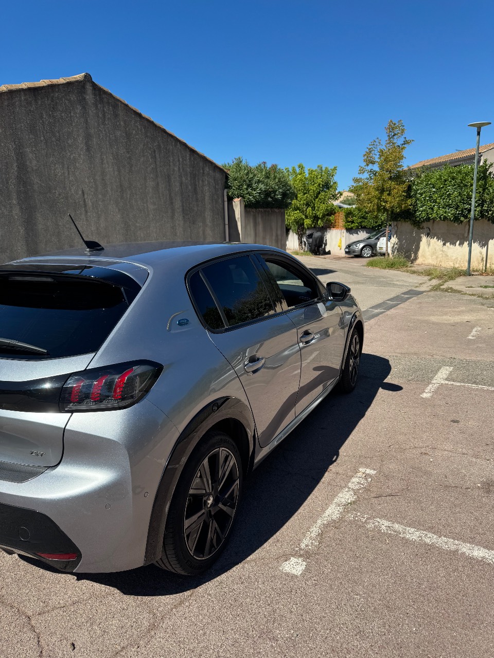 PEUGEOT 208 - Photo 4